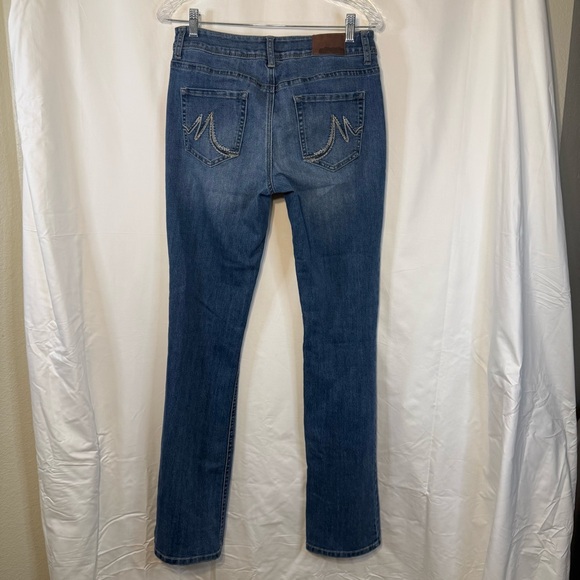 Maurices Woman’s Mid-Rise Medium Wash Bootcut Jeans — 9/10 Long - Picture 7 of 13